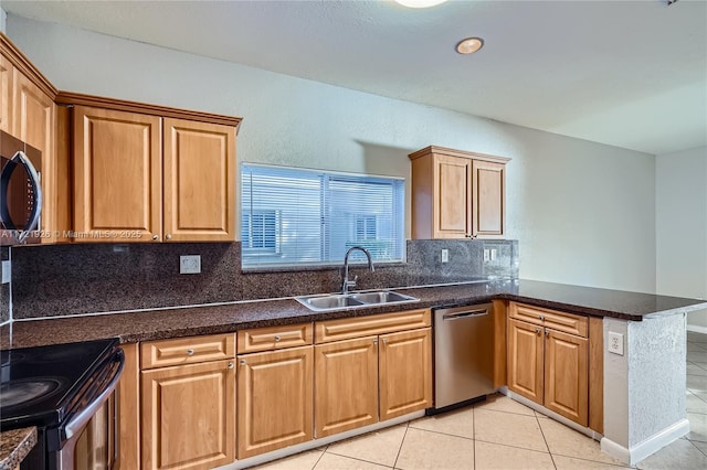 kitchen with tasteful backsplash, sink, light tile patterned floors, kitchen peninsula, and stainless steel appliances