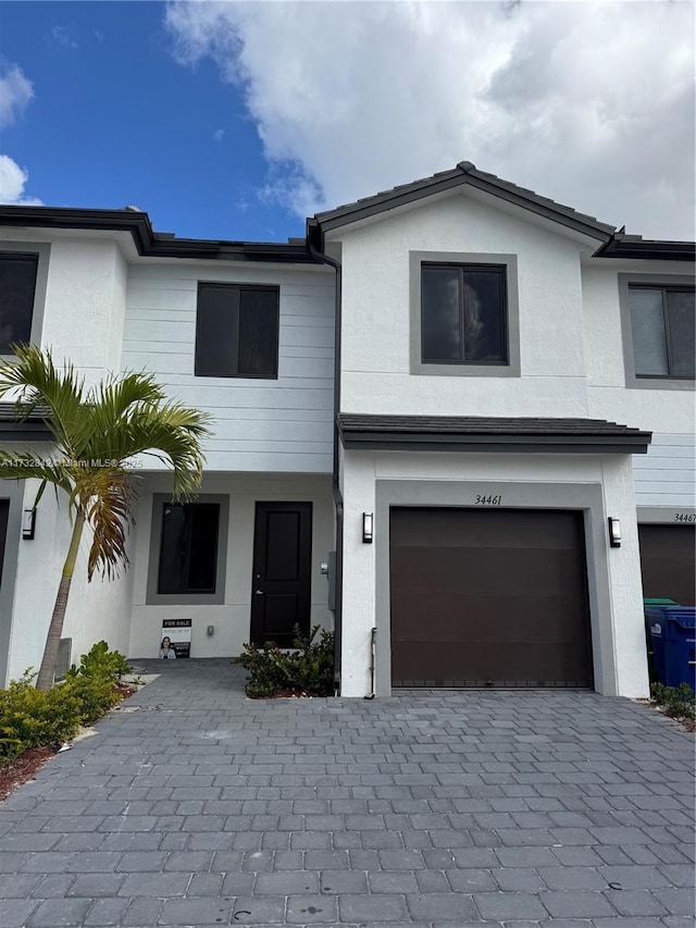 view of front of property featuring a garage