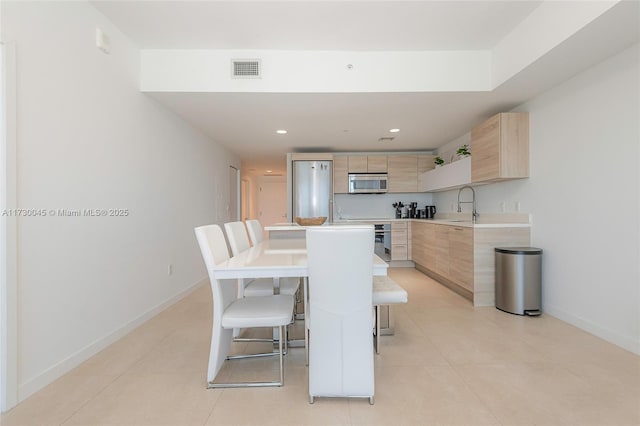 dining area featuring light tile patterned floors, recessed lighting, visible vents, and baseboards