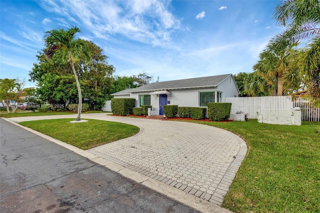 single story home with a front yard