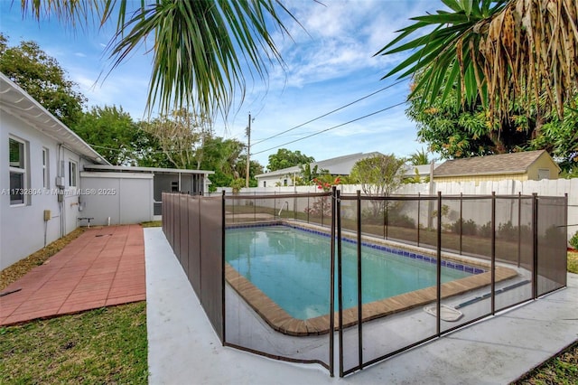 view of swimming pool