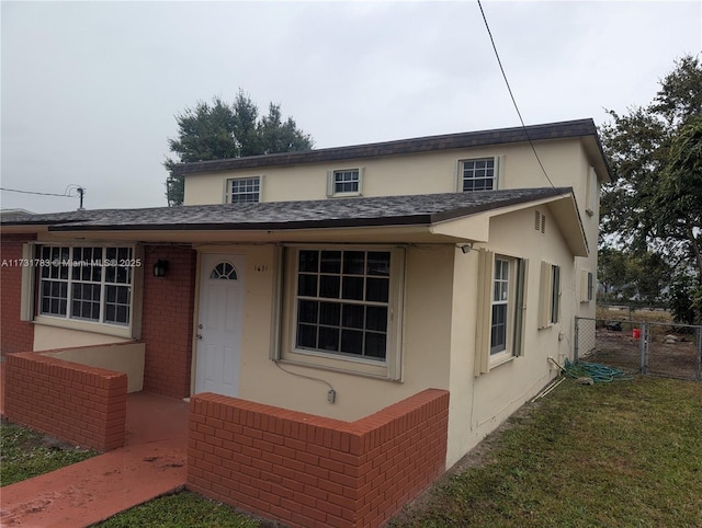 view of front of property with a front lawn