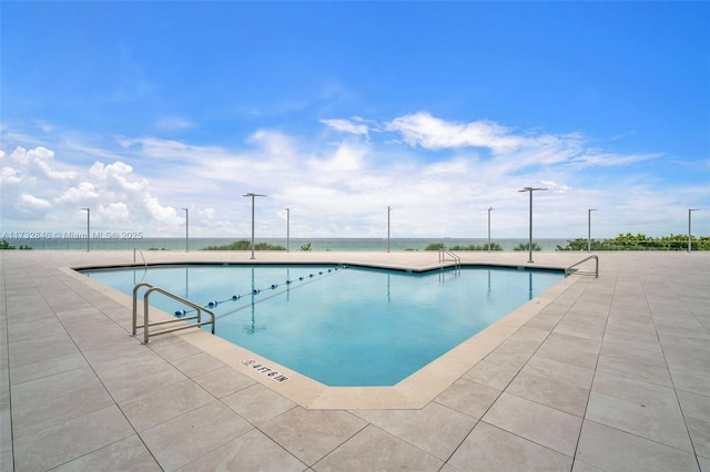 view of swimming pool