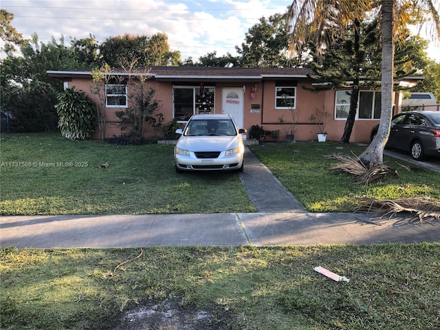 view of front facade with a front yard