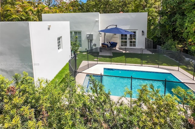 view of pool featuring a lawn