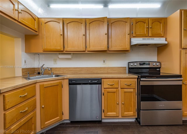 kitchen featuring stainless steel appliances, sink, and decorative backsplash