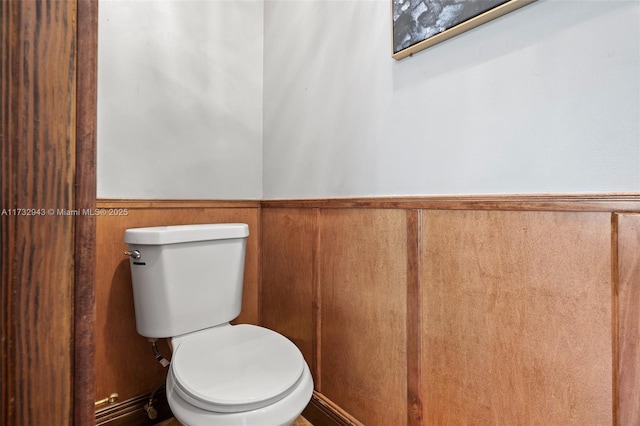 bathroom featuring toilet