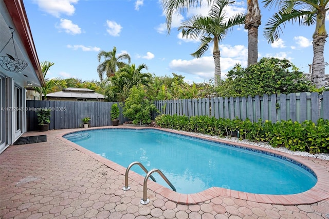 view of swimming pool