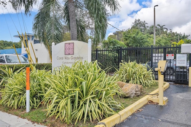 2160 SW 16th Ave Unit 212, Miami, FL 33145 - community sign featuring fence