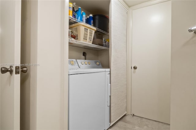 washroom with laundry area and independent washer and dryer