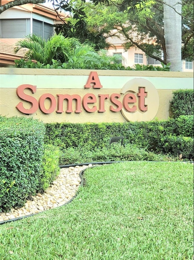 community sign with a lawn