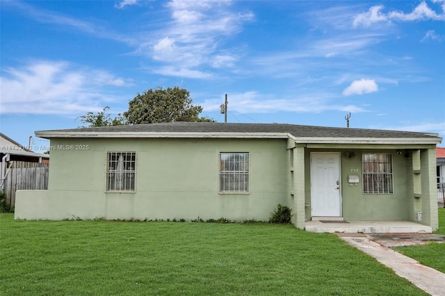 view of front of property with a front yard