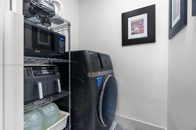 washroom with washing machine and dryer