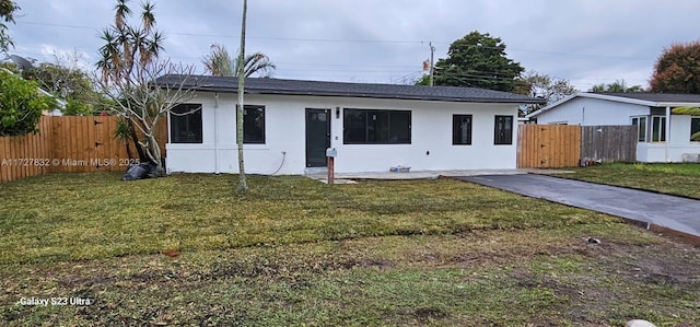 view of front of house with a front lawn