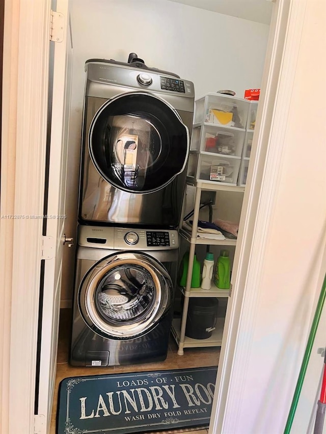 washroom with stacked washing maching and dryer