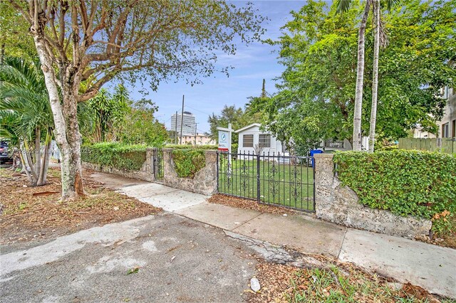 Listing photo 3 for 1031 SW 29th Ave, Miami FL 33135