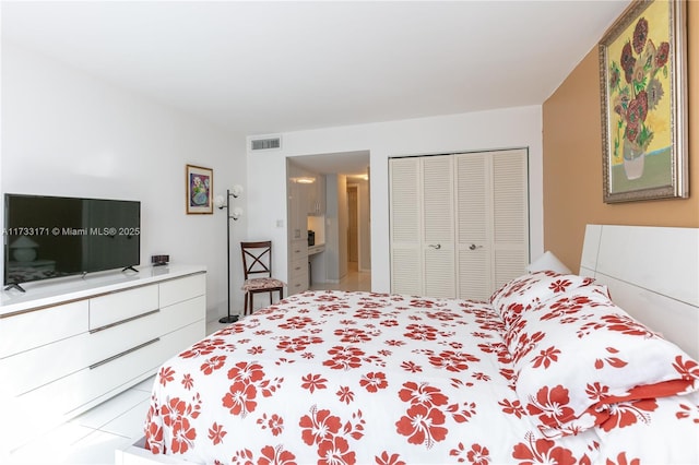 bedroom featuring a closet