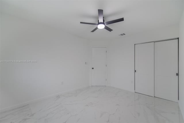 unfurnished bedroom with ceiling fan and a closet