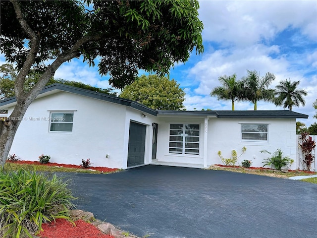 view of front facade featuring a garage