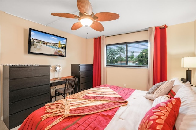 bedroom with ceiling fan