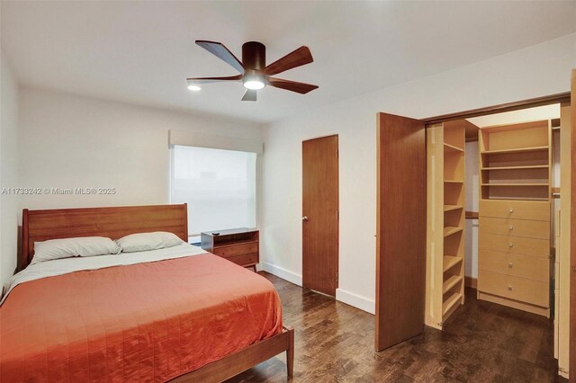 bedroom featuring dark wood-type flooring and ceiling fan