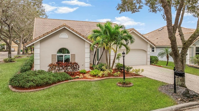 view of front facade featuring a garage and a front yard