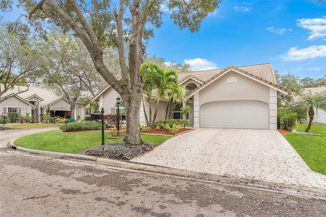 view of front of house featuring a garage and a front yard