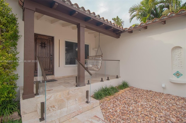 entrance to property with stucco siding