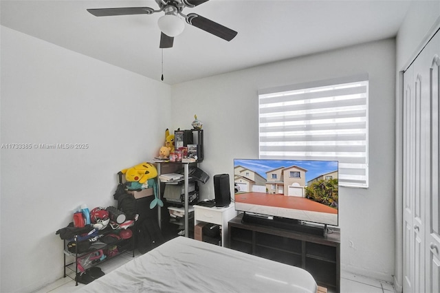 bedroom featuring a closet and a ceiling fan