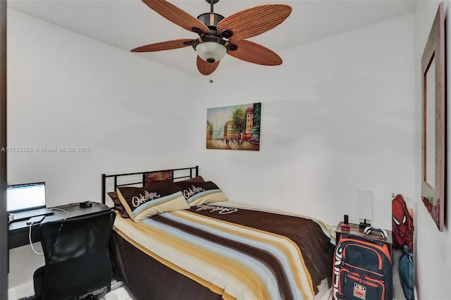 bedroom with ceiling fan