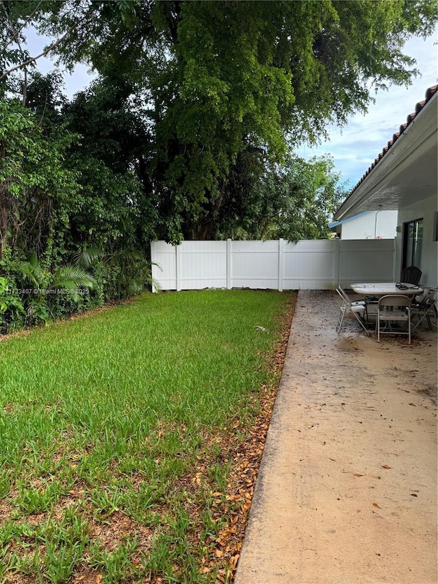 view of yard with a patio area