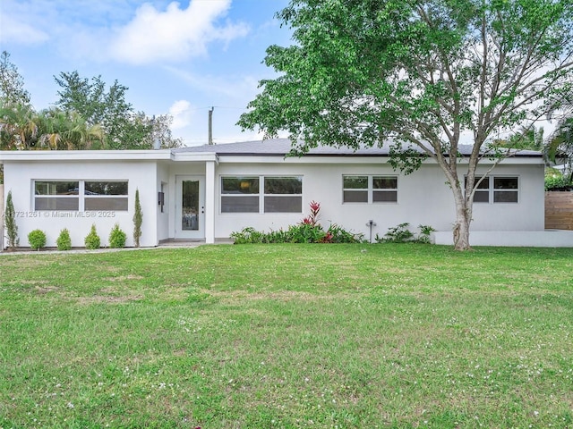 single story home featuring a front lawn