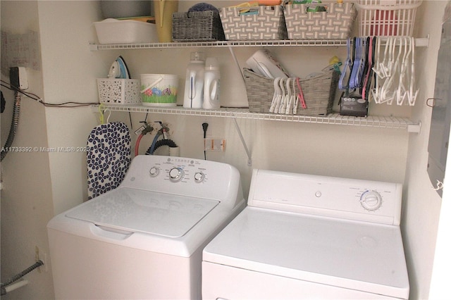 laundry room with washing machine and dryer