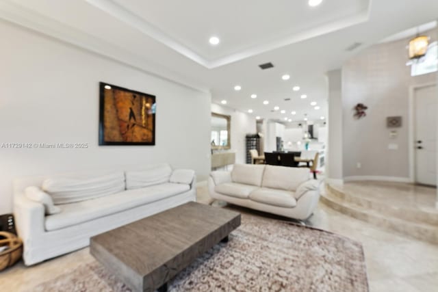 living area with visible vents, a tray ceiling, baseboards, and recessed lighting