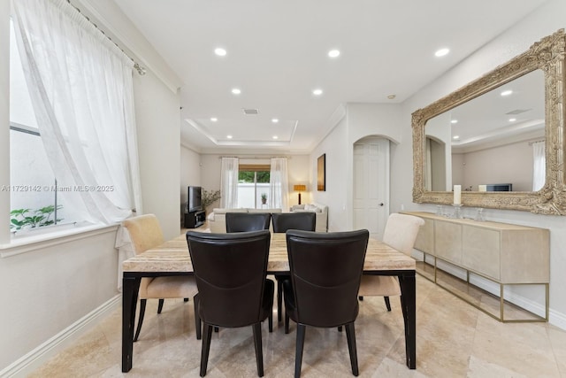 dining space with recessed lighting, visible vents, crown molding, and baseboards