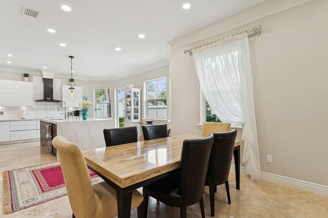 dining room with baseboards, recessed lighting, visible vents, and crown molding