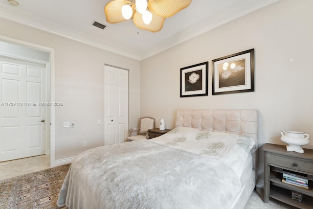 bedroom with ceiling fan, visible vents, baseboards, a closet, and crown molding