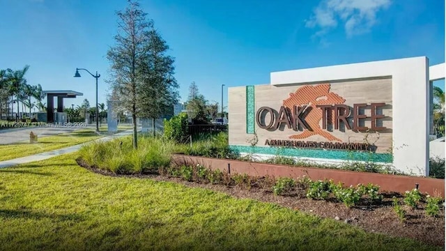 community sign with a lawn