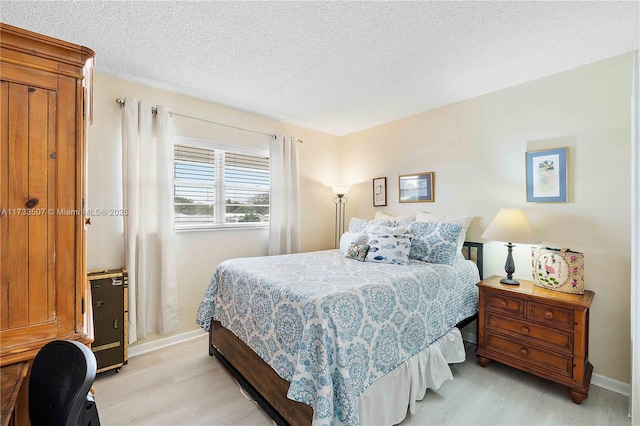 2751 E Golf Blvd Unit 2029, Pompano Beach, FL 33064 - bedroom with light wood-style flooring, baseboards, and a textured ceiling
