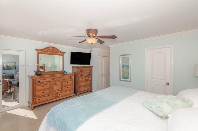 bedroom featuring ornamental molding, a closet, and ceiling fan