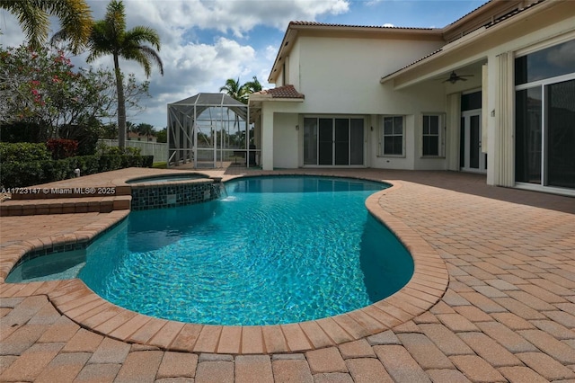 view of pool with an in ground hot tub and a patio area