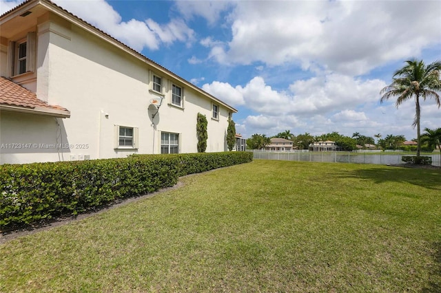 view of yard featuring a water view