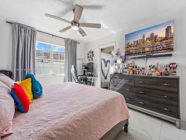 bedroom featuring ceiling fan and a textured ceiling