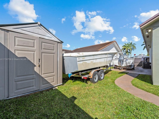 view of yard with a storage unit