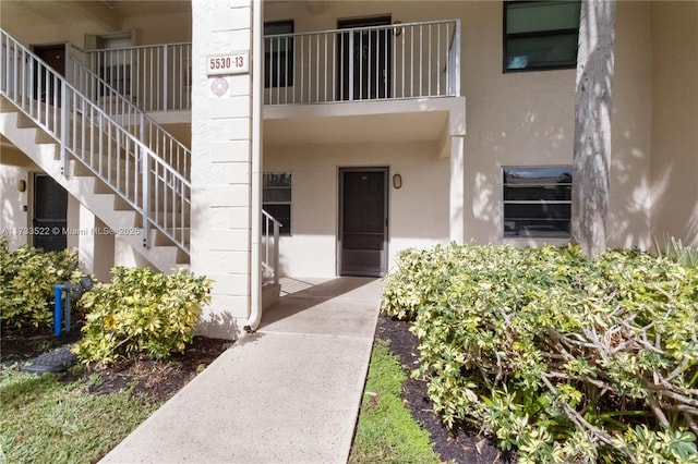 view of exterior entry with stucco siding