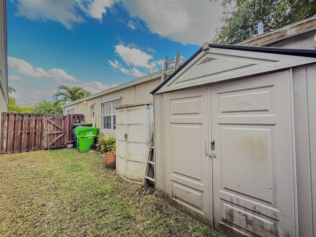 view of outdoor structure featuring a yard