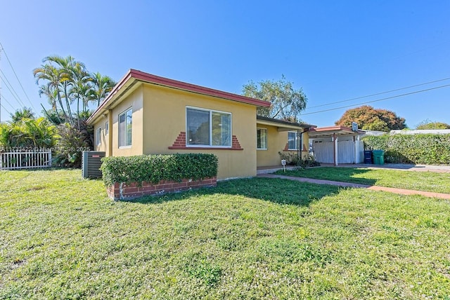 view of front of home featuring central air condition unit and a front lawn