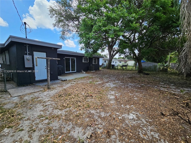 2200 N 57th Ave, Hollywood, FL 33021 - view of yard featuring central AC unit and a patio