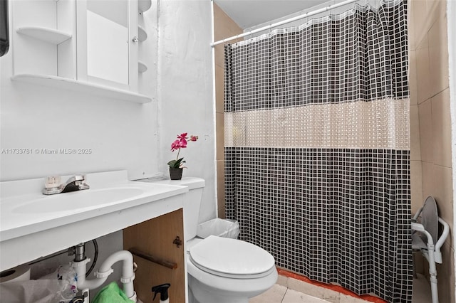 bathroom with a shower with curtain, sink, tile patterned floors, and toilet