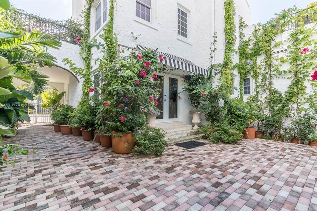 view of mediterranean / spanish-style house